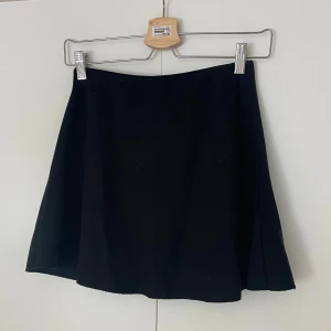 A-linje kjol svart Zara - Svart A-linje kjol från Zara 🖤