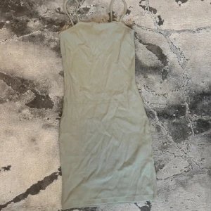 Grön klänning - Jätte enkel grön klänning. Aldrig använd. 