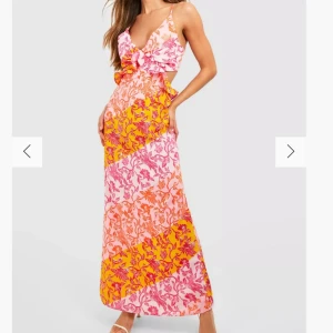 Långklänning  - Säljer denna super fina långklänning från boohoo i storlek 36💕aldrig använd, prislapp kvar 