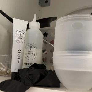 Blond frisör färg från lahaircolor  - Kolla deras insta: Lahaircolor Smidig o enkel färgning som gör dig blondare (Frisörfärg) Orginalpris 400