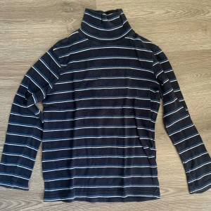 Tröja - Tröja med turtleneck för barn i storlek 146/152 