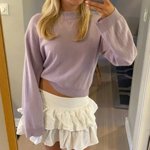 Kashmirtröja Soft Goat - Kashmirtröja från Soft Goat i fin lila färg. 100% Kashmir. Storlek 170 men skulle säga en XS/S. Supermjuk. Köpt för 1600kr