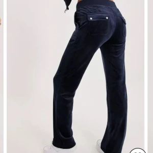 Juicy conture  - Dessa juicy byxor kommer ej till användning mer, inga skador eller liknande. Skriv om fler frågor eller bilder!💕