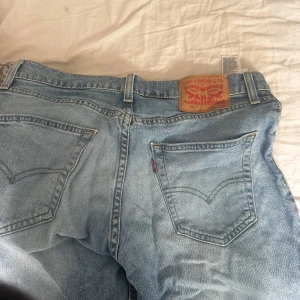 Levis jeans - Blå levis jeans som nya strl W32 L32 till killar