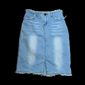 Kjol - Söt vintage  midi jeanskjol, passar bäst på storlek M.