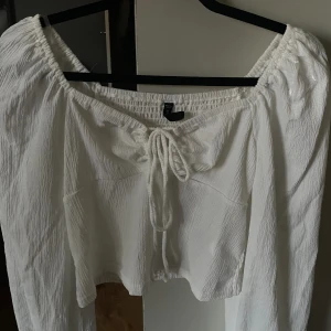 Topp - Vit topp för 80kr