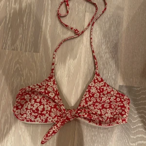 Bikini topp - Supersöt bikinitopp från HM som tyvärr är förliten för mig 💓