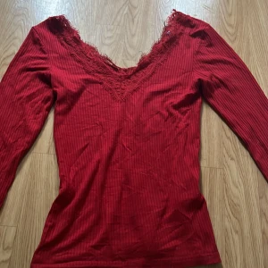 Spets  - V-ringad spets långärmad tröja, pris kan diskuteras❤️