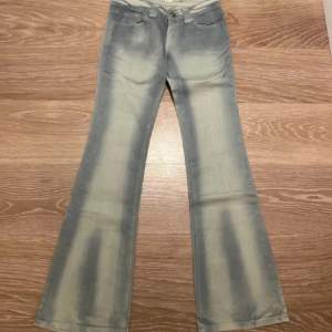 Så coola och unika jeans, storlek S🌸 Midjemått - 37 Innebensmått - 81