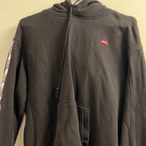Levis hoodie - bra skick oxh snygg
