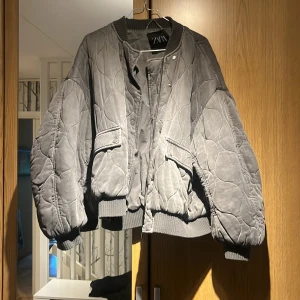 Jacka  - Jackan är i bra skick 