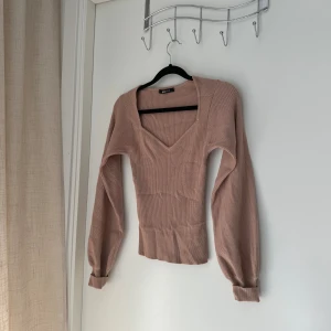 Tröja Gina Tricot - Beige/brun tröja från Gina Tricot i storlek S. Sparsamt använd. 