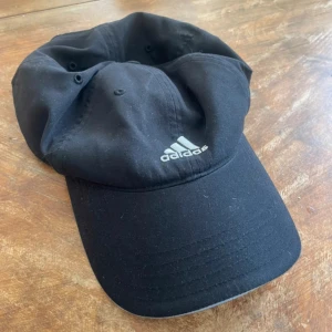 Keps Adidas - Reglerbar 