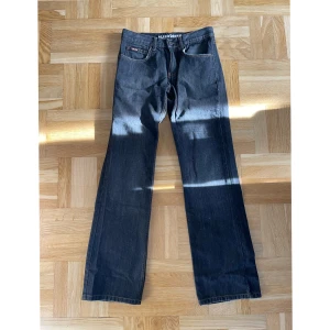 100% bomulls jeans - Knappt använda jeans som legat i garderoben ett tag! Storlek: 30 Inköpspris: 600kr