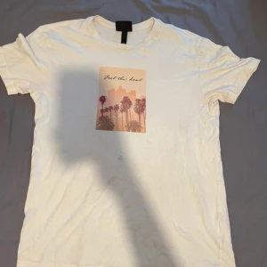 Tshirt - T-shirt från HM Tröja med tryck 