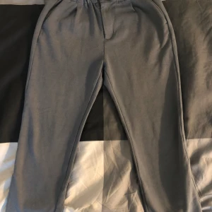 Byxor Zara  - Nytt skick  Modell Zara  Passar till barn mellan 11-13 år  Storlek 152