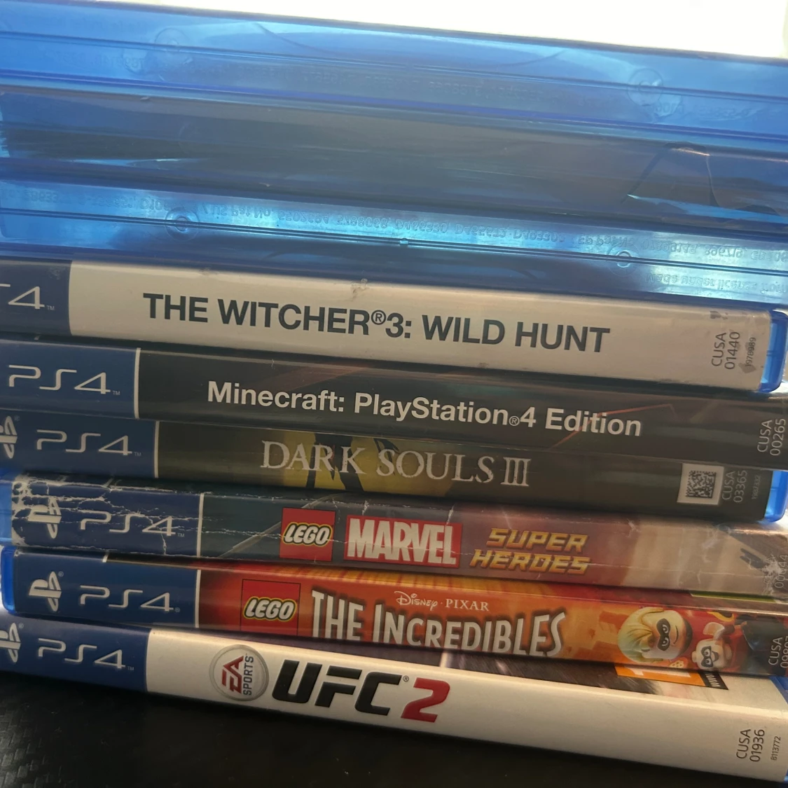 PS4 White normal edition+1 kontroll+spel - 1