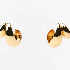 Guldiga örhängen  - Helt oanvända sitter fortfarande i förpackning! 