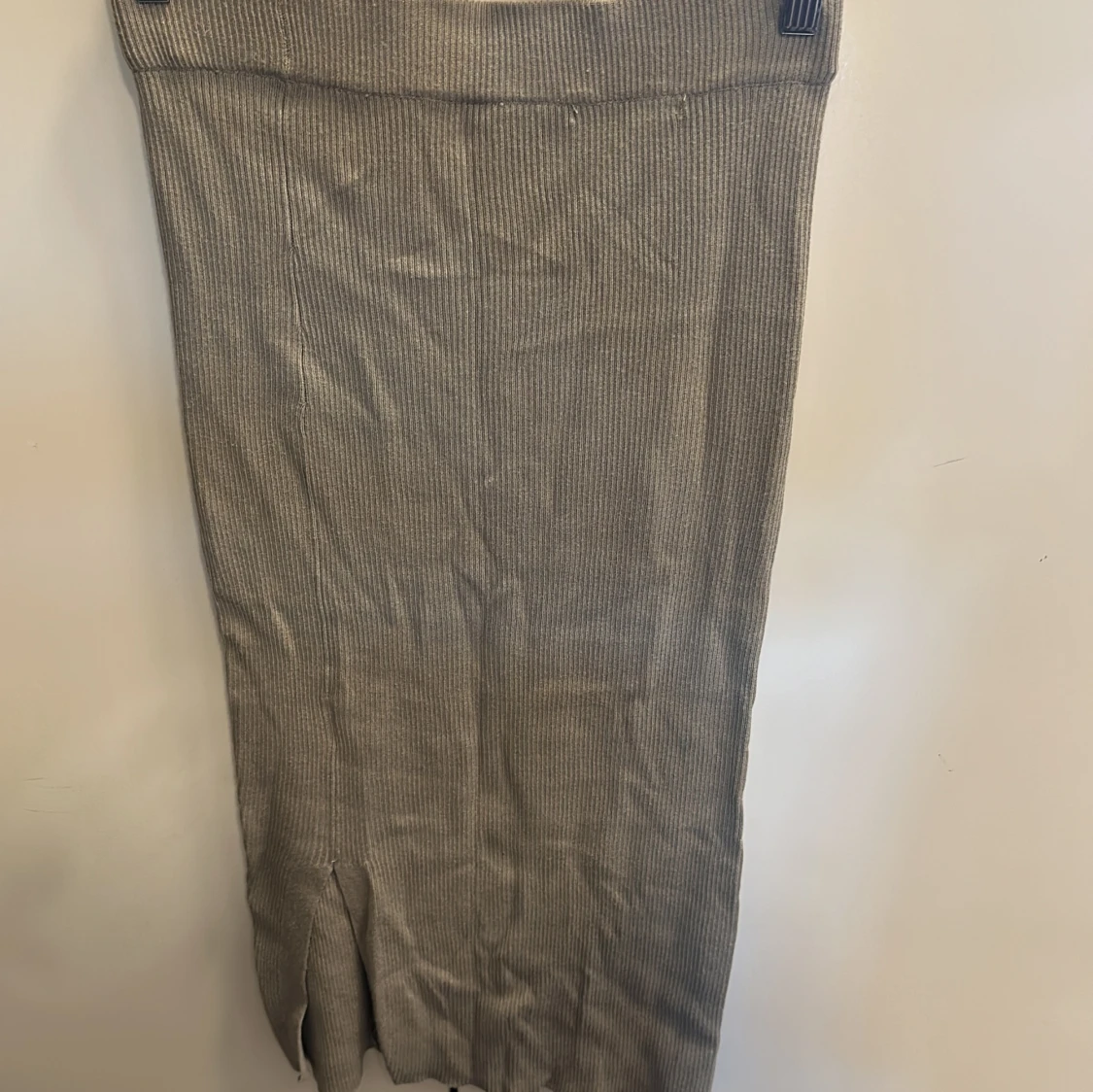 Brun lång stickad kjol från gina tricot - 90