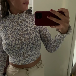 Söt topp - Jätte gullig topp i perfekt skick! Sann till storlek 