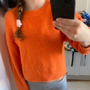 orange långärmad tröja 🧡 - - Använt ett antal gånger - bra skick - inte nopprig - super mjuk och bekväm - stickad   
