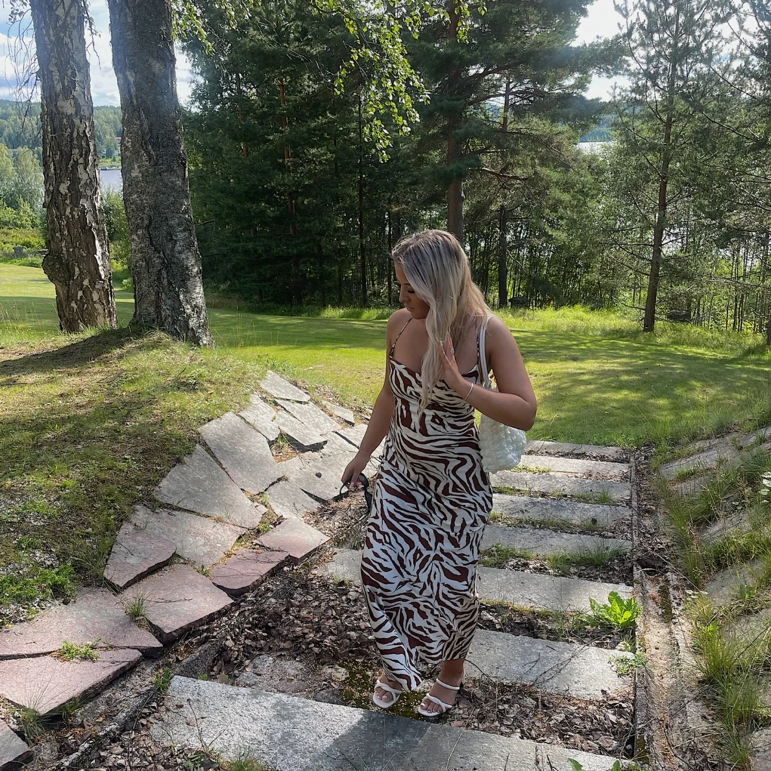 Klänning i zebramönster  - 90