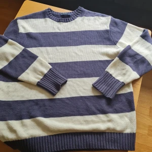 Bm stickad tröja - Oversize. Säljer pga inte min stil