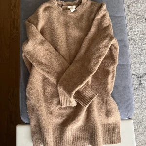 En skön tröja - En beige färgad tröja från Hm, som är väldigt skön och stretchig. 