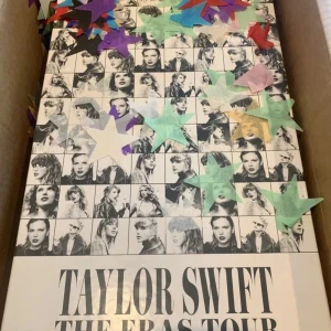 Eras Tour Vip Box  - Söker eras tour vip box nu när de börjar komma in kan betala Max 700kr för den 🎀🪩