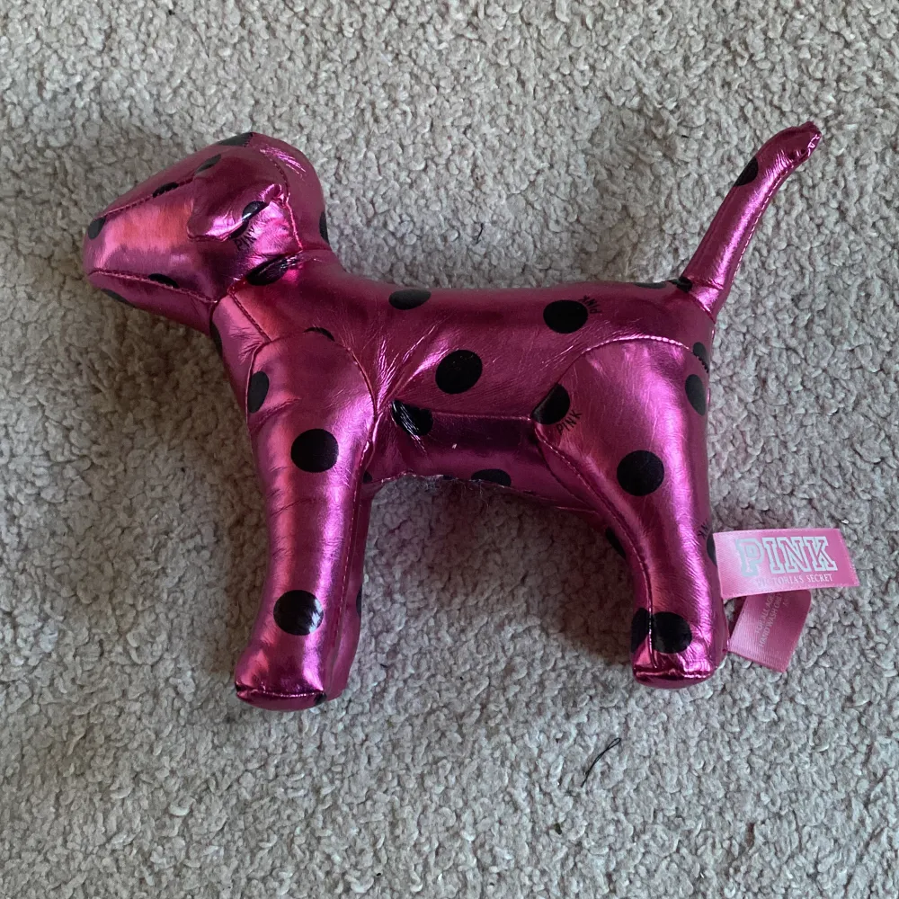 Rosa liten hund från Pink Victoria’s Secret som såldes under tidigt 00-tal. Övrigt.