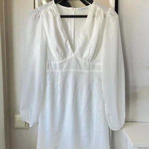 Studentklänning - Säljer min andra studentklänning som jag hade på kvällen + min mottagning💕 