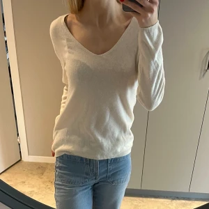 Kashmirtröja - Såå fin tröja i 100% Kashmir. Endast använd en gång, strl 38. 🤍