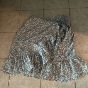 kjol - orginalpris ca 300kr 