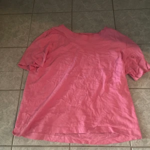 rosa t shirt - orginalpris: ca 129 kr
