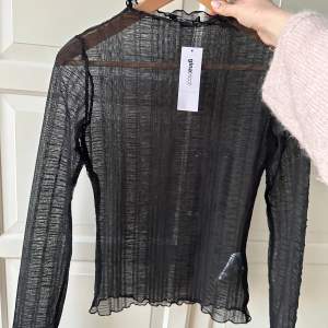 Jättesnygg mesh-top från Gina tricot, aldrig använd och nypris 279 kr❤️
