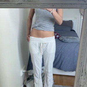 Linne byxor🥰 - Säljer dessa assnygga linne byxor pågrund av att de är för korta, storlek xxs men känns som en S