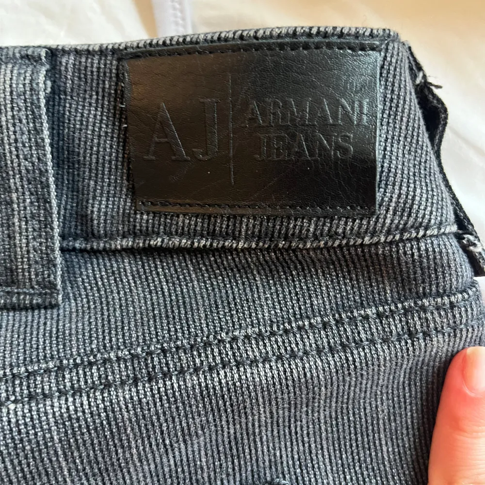 Lågmidjade Armani jeans. Köpta på humana rör 450. Manchester tyg ungefär med ränder. Jeans & Byxor.