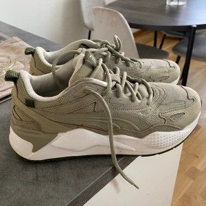Puma Xrs - Helt nya Puma skor aldrig använda storlek 42,5 mycket fint skick på dem nypris på dem är 1400kr
