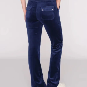 Juicy byxor - Säljer min juicy byxor då dom är lite för stora för mig! 💕Dom är i bra skick!