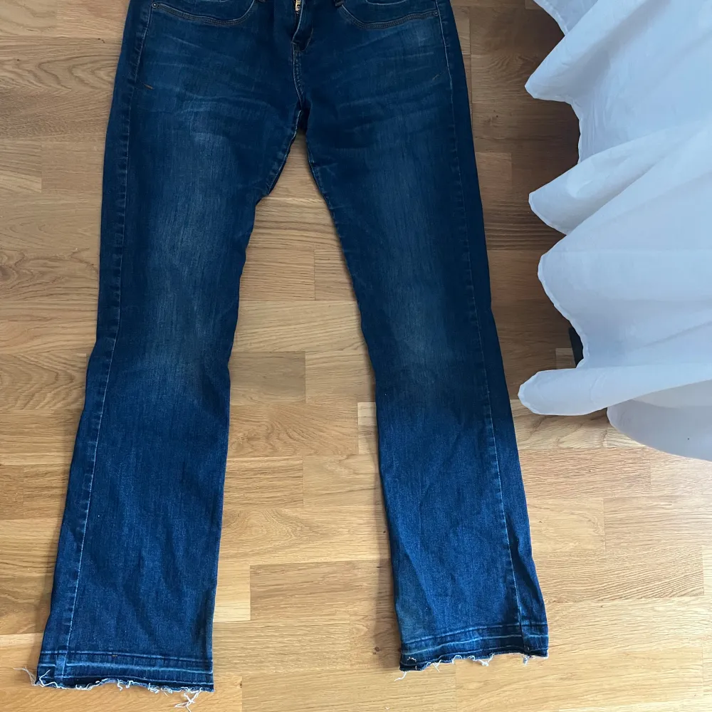 Low waist jeans från Lbt  Storleken är 28x30. Jeans & Byxor.
