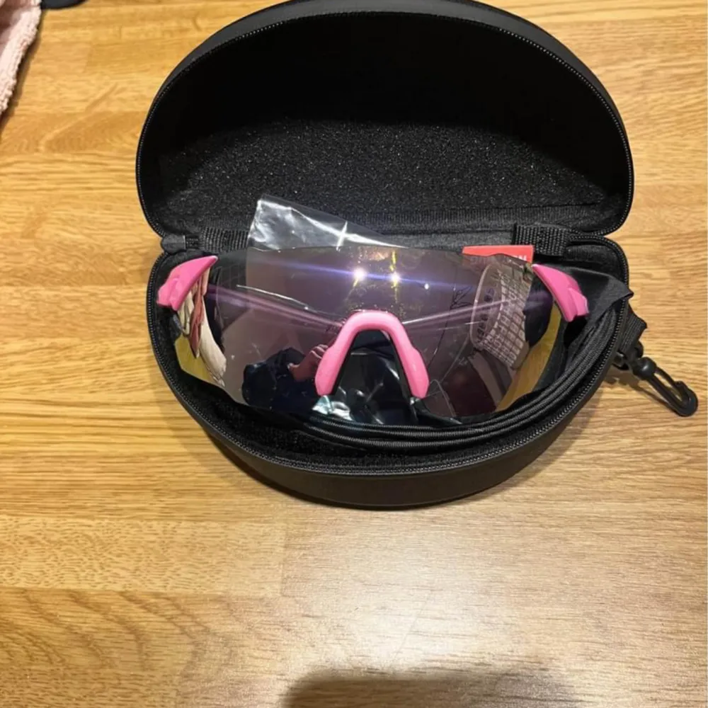 Knappt använda Northug glasögon i Performance modellen. Inköpt för 1000 kr och säljs nu för 699 kr. Sport & träning.