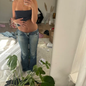 Lågmidjade jeans 💜 - Skitsnygga bootcut jeans från miss sixty i strl 29, lite små på mig som är en 38 ❤️gott skick!