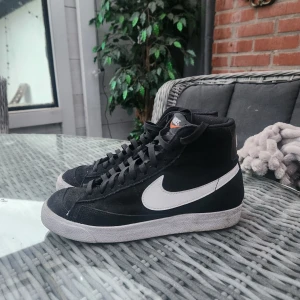 Nike sneakers  - I fint skick, dock fel strl för mig. 