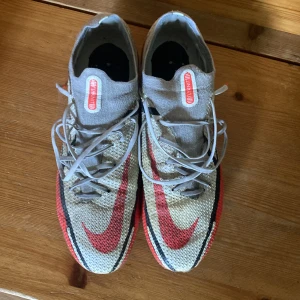 Nike phantom  - Säljer nu dessa fotbollsskor för att jag har nya! Skicket är väldigt bra bara att dem lite skitiga! Storlek 44