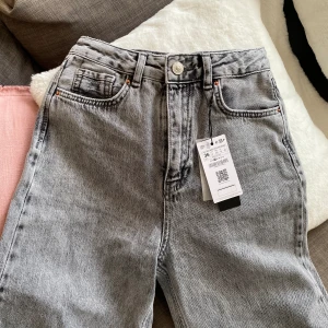 Stradivarius Wideleg 36 - Helt nya jeans i storlek 36. 