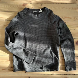 Långärmad tröja från armani - Armani tröja i svartgråa rutor. 