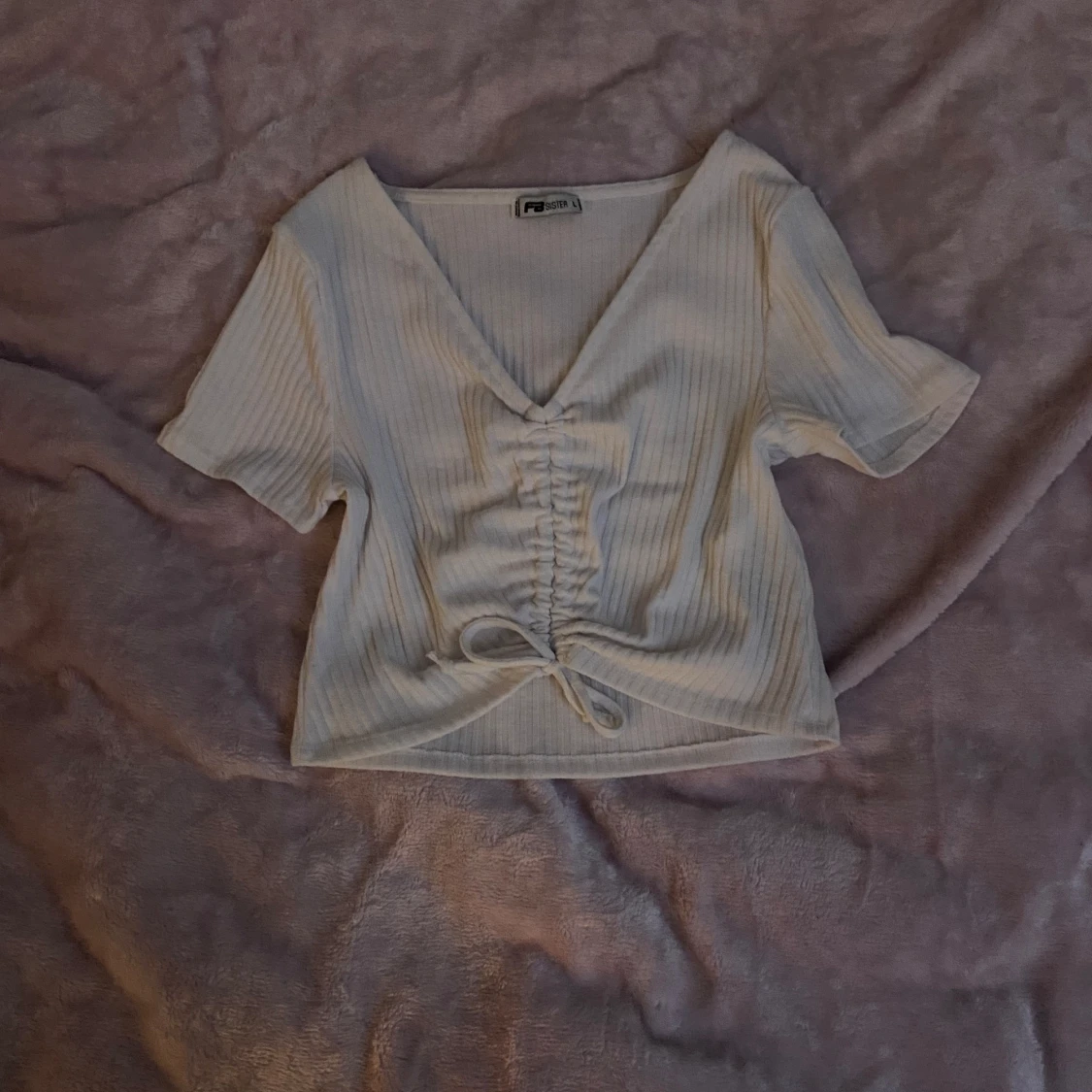 Vit topp med knytdetalj<3 - 90