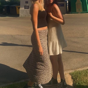  Säljer denna kjol med mönster på från Hm!🤍 - Är 173 cm🤍
