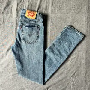 Säljer dessa feta Levis jeans pga att dom inte passar mig, inga synliga täcken på användning och i bra skick. Kom pm vid minsta fråga, priset kan diskuteras.