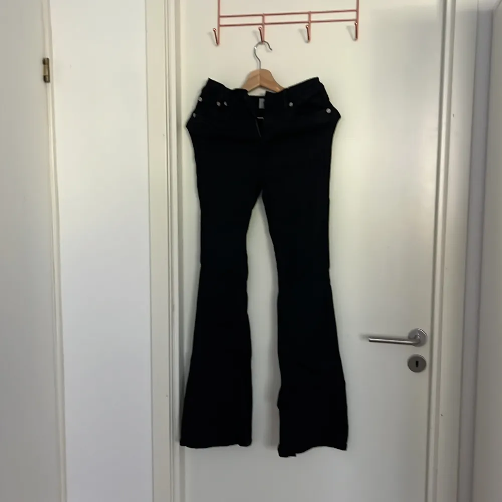 Helt oanvända Bootcut jeans från lager 157💕. Jeans & Byxor.